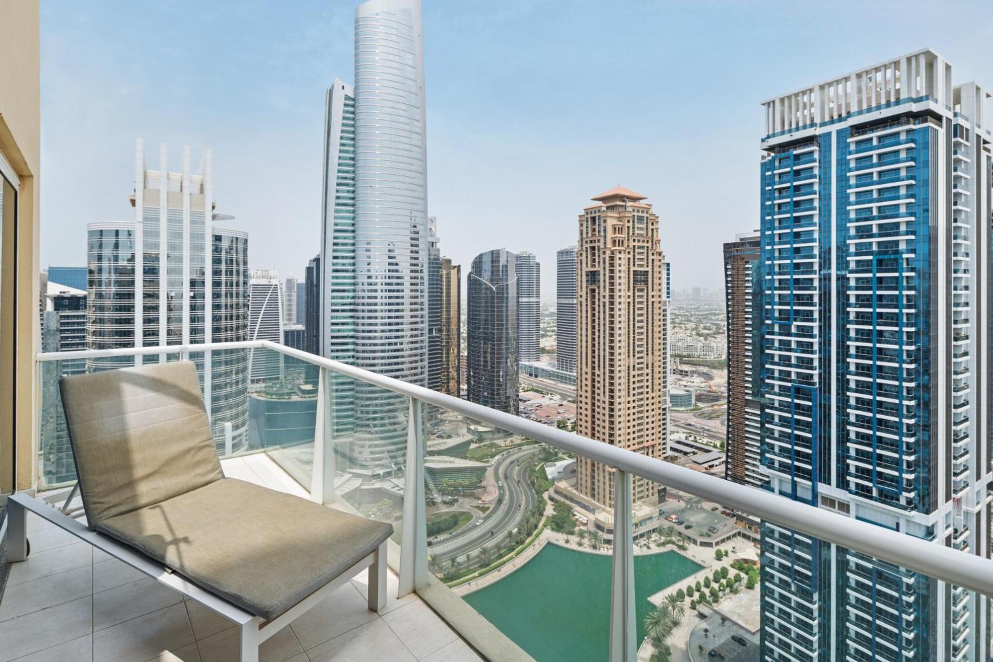 Modern & Spacious 2-Bed Condo With Panoramic Lake Views, Dual Balconies, Steps From Dubai Jlt Metro By "La Buena Vida Holiday Homes" 외부 사진