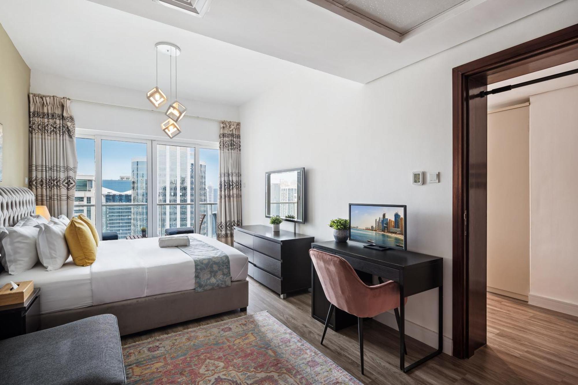 Modern & Spacious 2-Bed Condo With Panoramic Lake Views, Dual Balconies, Steps From Dubai Jlt Metro By "La Buena Vida Holiday Homes" 외부 사진