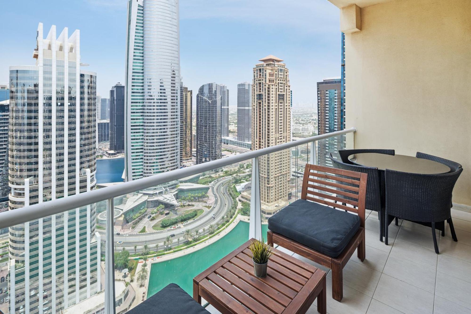 Modern & Spacious 2-Bed Condo With Panoramic Lake Views, Dual Balconies, Steps From Dubai Jlt Metro By "La Buena Vida Holiday Homes" 외부 사진