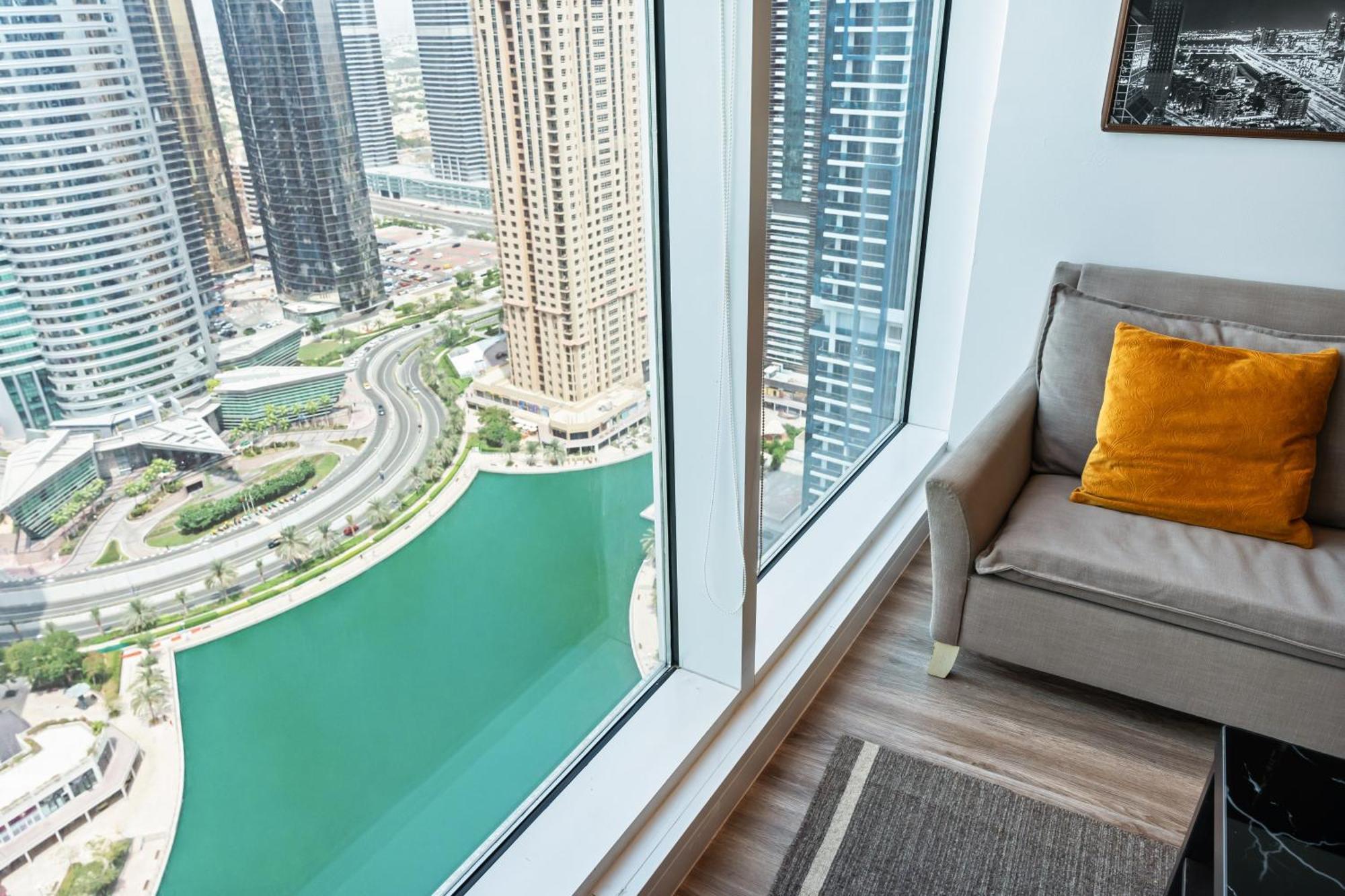 Modern & Spacious 2-Bed Condo With Panoramic Lake Views, Dual Balconies, Steps From Dubai Jlt Metro By "La Buena Vida Holiday Homes" 외부 사진