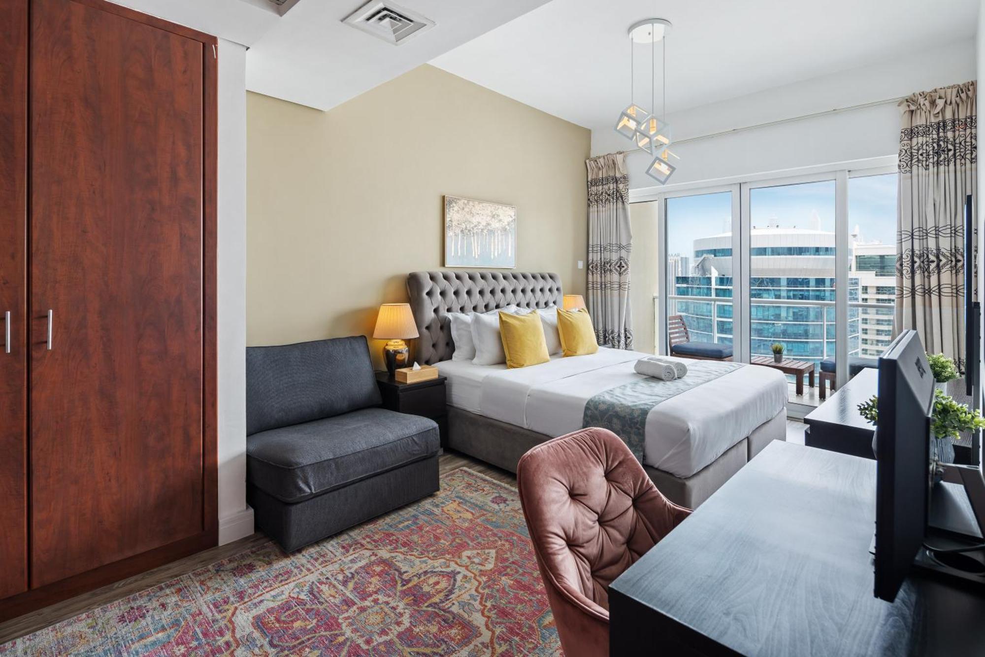 Modern & Spacious 2-Bed Condo With Panoramic Lake Views, Dual Balconies, Steps From Dubai Jlt Metro By "La Buena Vida Holiday Homes" 외부 사진