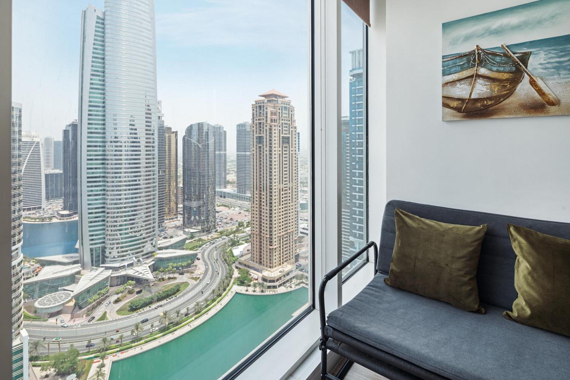 Modern & Spacious 2-Bed Condo With Panoramic Lake Views, Dual Balconies, Steps From Dubai Jlt Metro By "La Buena Vida Holiday Homes" 외부 사진