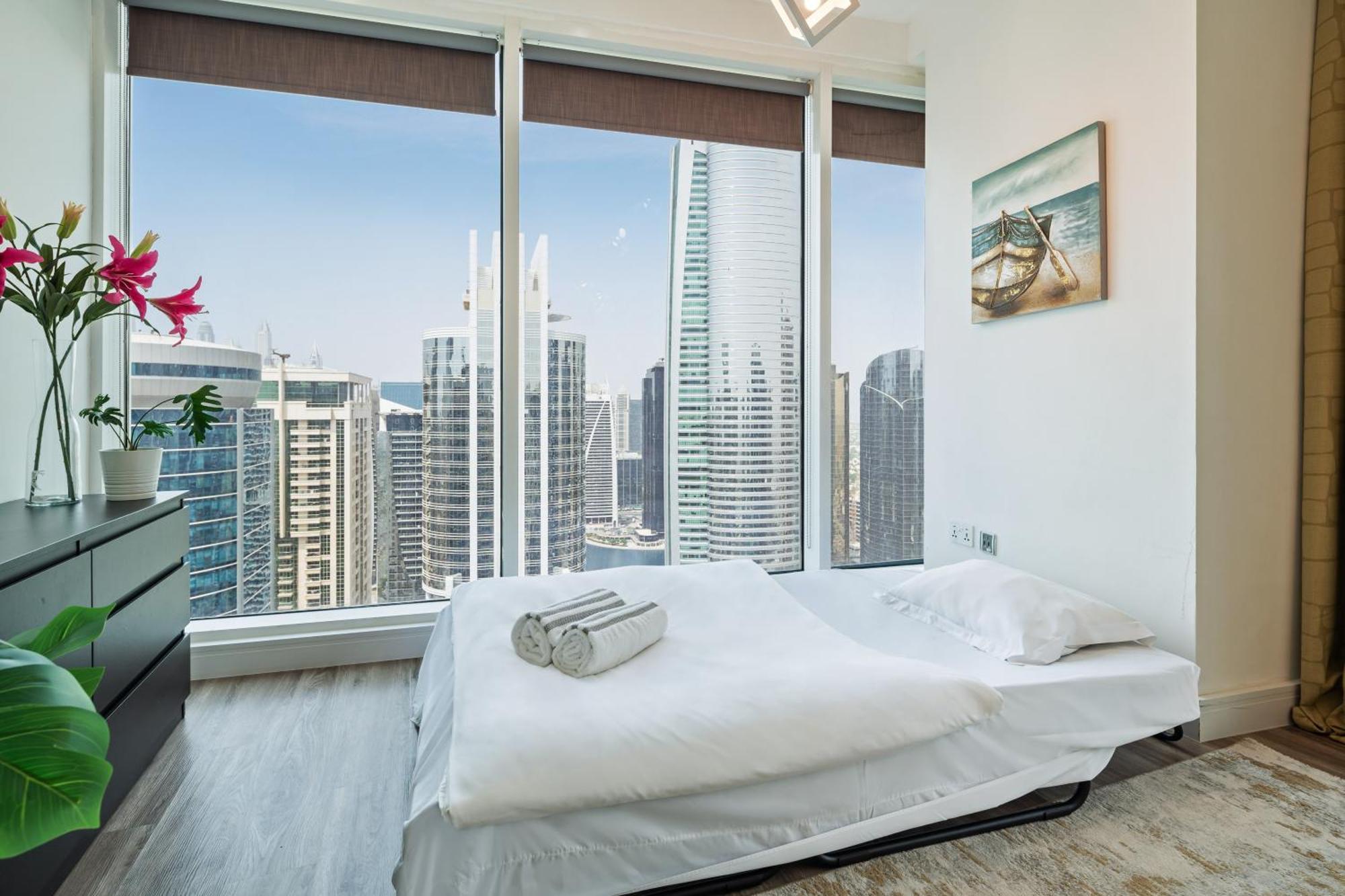 Modern & Spacious 2-Bed Condo With Panoramic Lake Views, Dual Balconies, Steps From Dubai Jlt Metro By "La Buena Vida Holiday Homes" 외부 사진