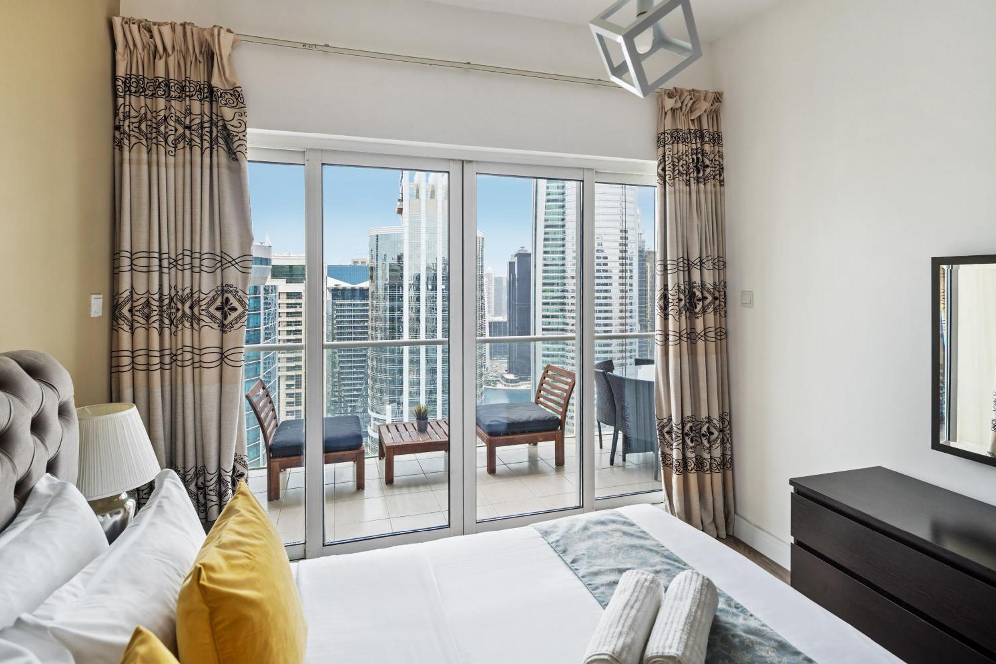 Modern & Spacious 2-Bed Condo With Panoramic Lake Views, Dual Balconies, Steps From Dubai Jlt Metro By "La Buena Vida Holiday Homes" 외부 사진