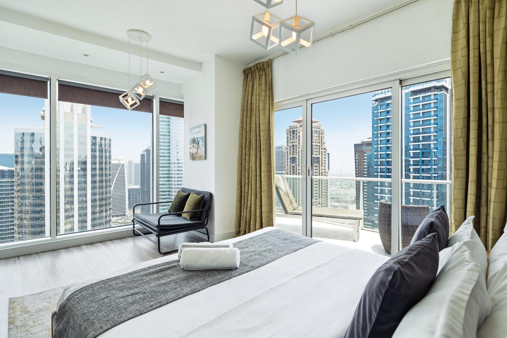 Modern & Spacious 2-Bed Condo With Panoramic Lake Views, Dual Balconies, Steps From Dubai Jlt Metro By "La Buena Vida Holiday Homes" 외부 사진