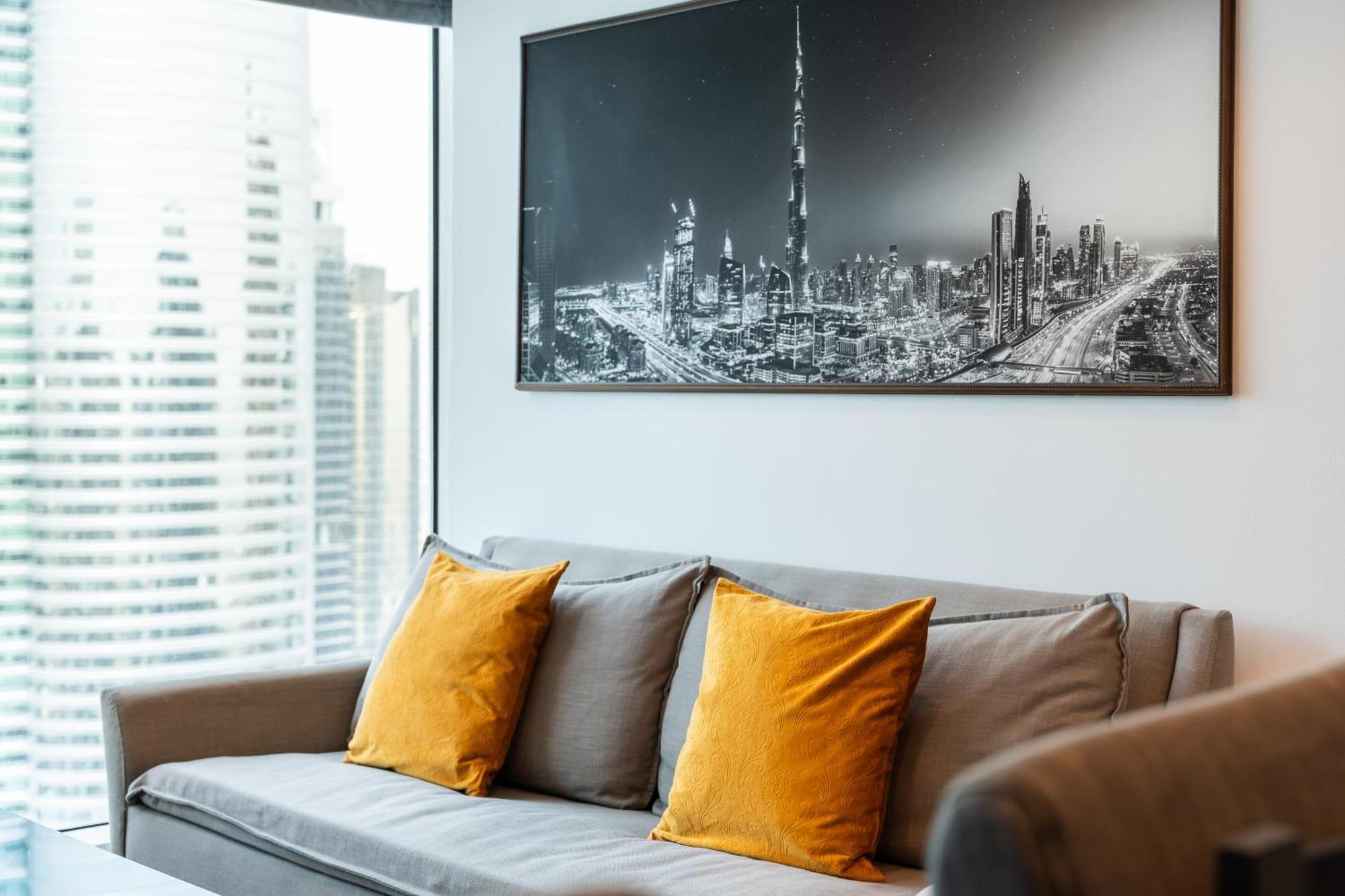 Modern & Spacious 2-Bed Condo With Panoramic Lake Views, Dual Balconies, Steps From Dubai Jlt Metro By "La Buena Vida Holiday Homes" 외부 사진