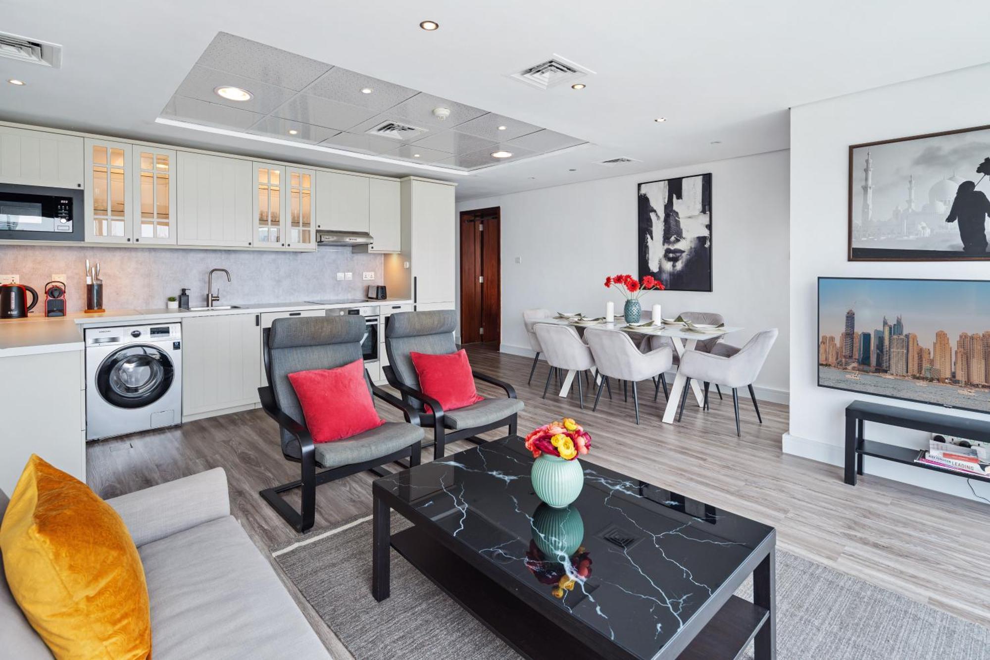 Modern & Spacious 2-Bed Condo With Panoramic Lake Views, Dual Balconies, Steps From Dubai Jlt Metro By "La Buena Vida Holiday Homes" 외부 사진