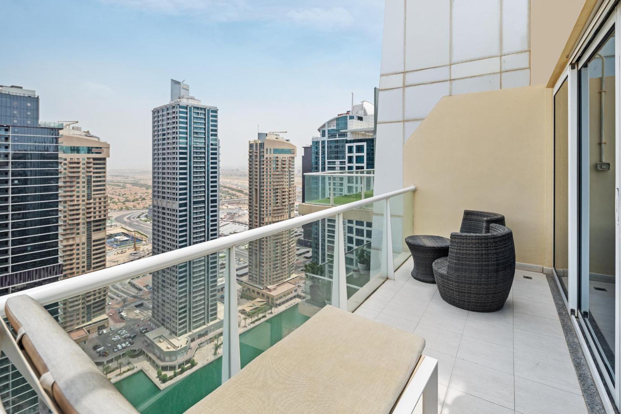 Modern & Spacious 2-Bed Condo With Panoramic Lake Views, Dual Balconies, Steps From Dubai Jlt Metro By "La Buena Vida Holiday Homes" 외부 사진