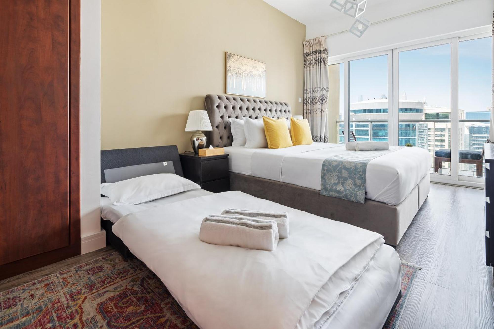 Modern & Spacious 2-Bed Condo With Panoramic Lake Views, Dual Balconies, Steps From Dubai Jlt Metro By "La Buena Vida Holiday Homes" 외부 사진