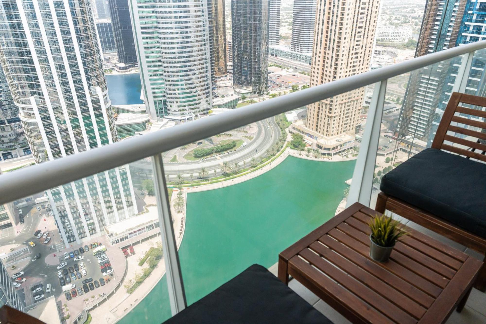 Modern & Spacious 2-Bed Condo With Panoramic Lake Views, Dual Balconies, Steps From Dubai Jlt Metro By "La Buena Vida Holiday Homes" 외부 사진