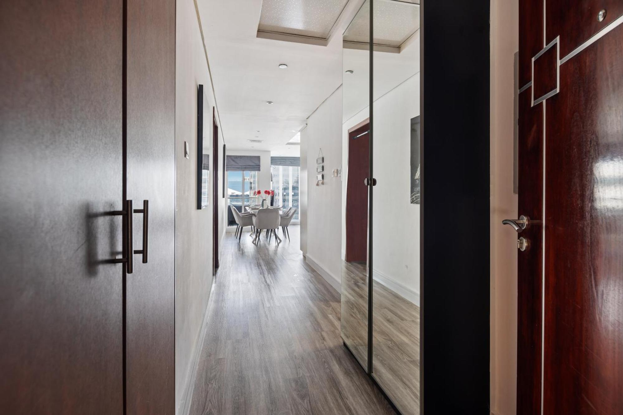 Modern & Spacious 2-Bed Condo With Panoramic Lake Views, Dual Balconies, Steps From Dubai Jlt Metro By "La Buena Vida Holiday Homes" 외부 사진