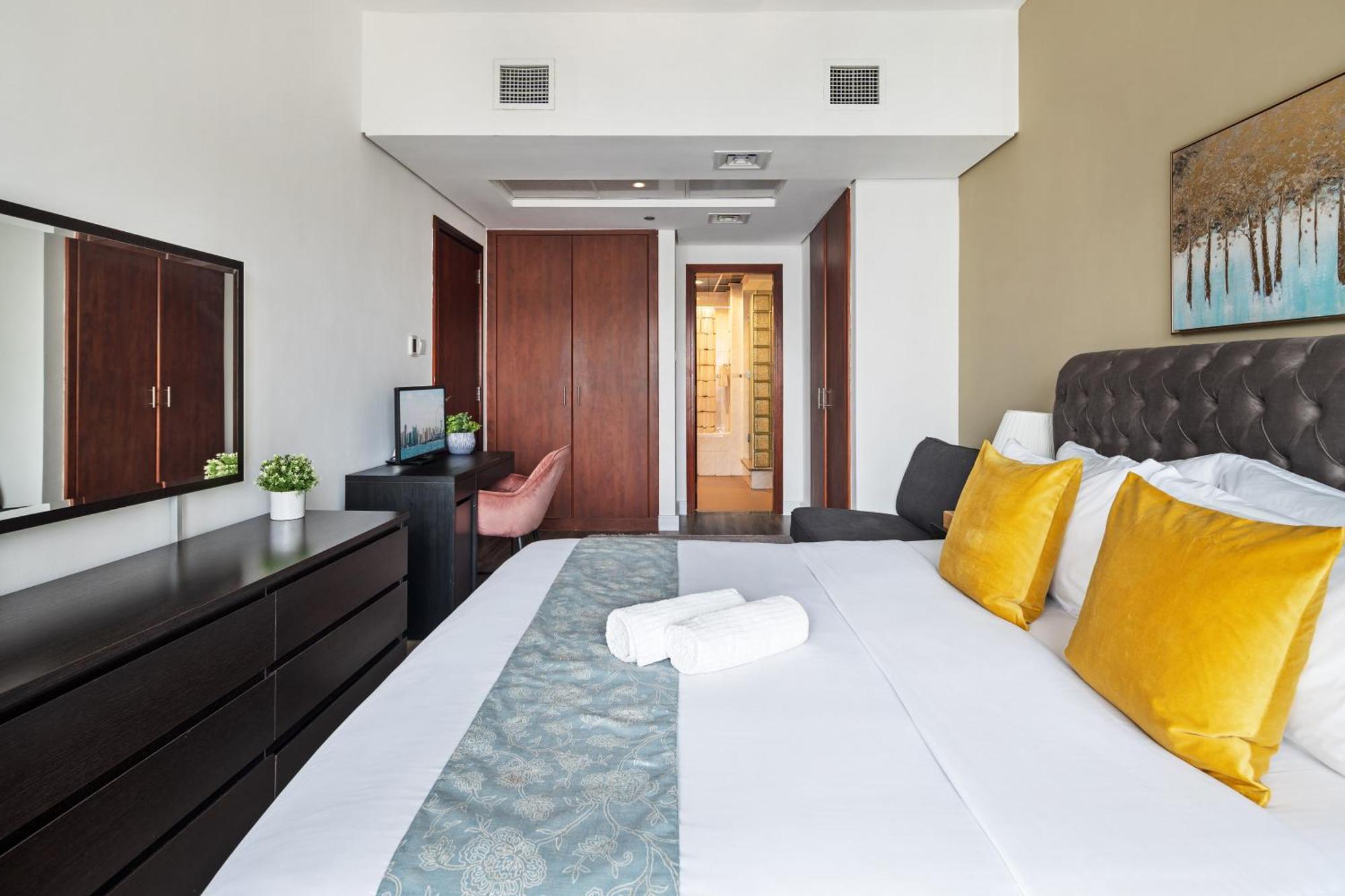 Modern & Spacious 2-Bed Condo With Panoramic Lake Views, Dual Balconies, Steps From Dubai Jlt Metro By "La Buena Vida Holiday Homes" 외부 사진