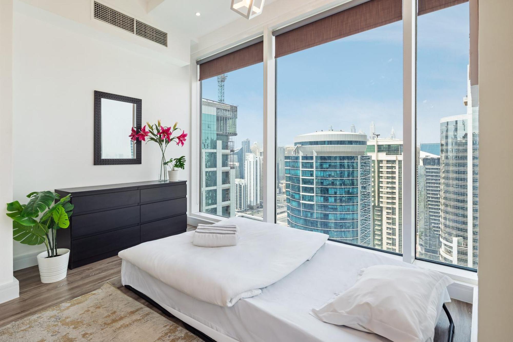 Modern & Spacious 2-Bed Condo With Panoramic Lake Views, Dual Balconies, Steps From Dubai Jlt Metro By "La Buena Vida Holiday Homes" 외부 사진