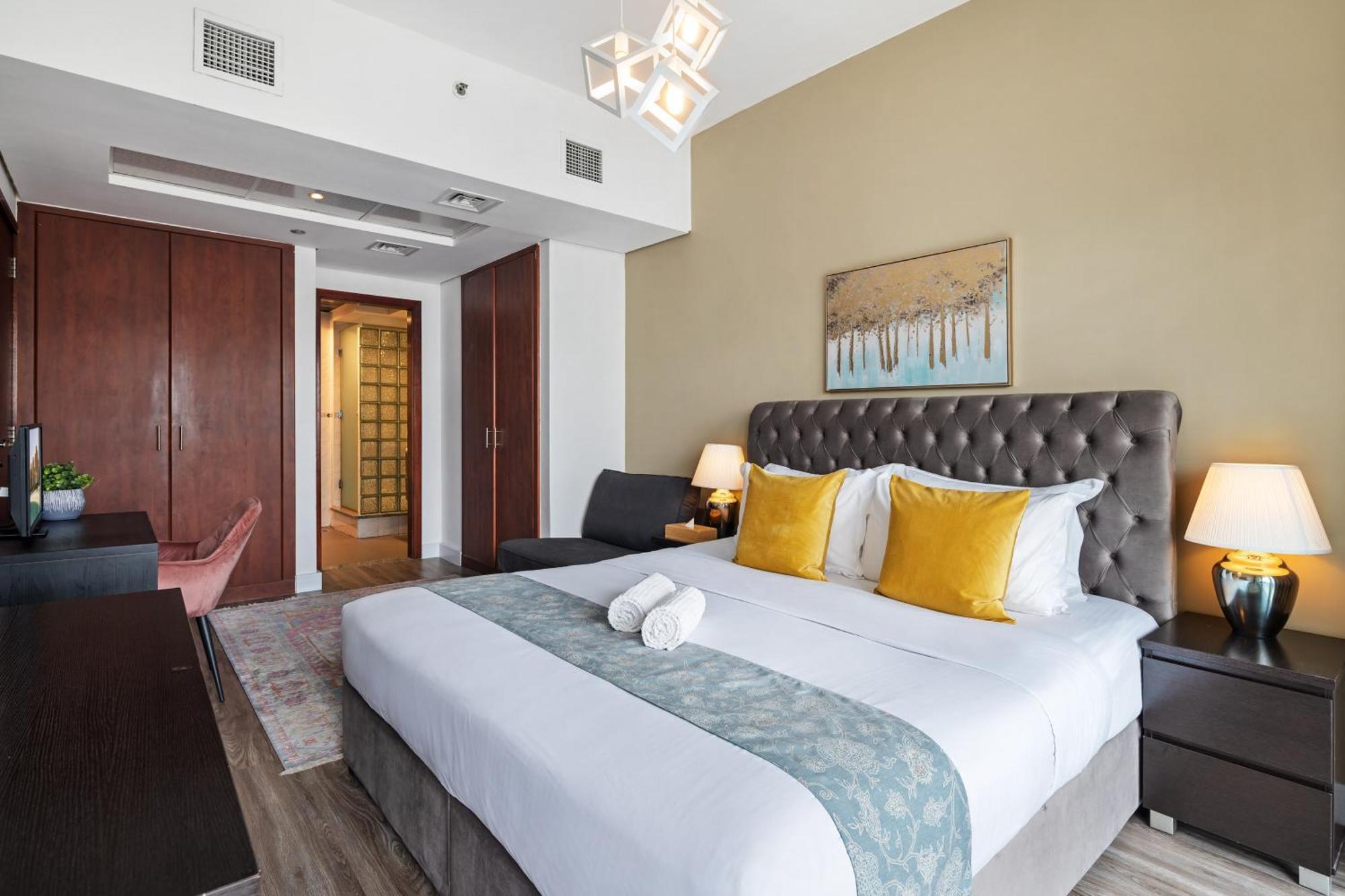 Modern & Spacious 2-Bed Condo With Panoramic Lake Views, Dual Balconies, Steps From Dubai Jlt Metro By "La Buena Vida Holiday Homes" 외부 사진