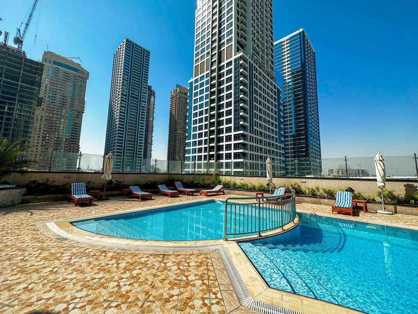 Modern & Spacious 2-Bed Condo With Panoramic Lake Views, Dual Balconies, Steps From Dubai Jlt Metro By "La Buena Vida Holiday Homes" 외부 사진